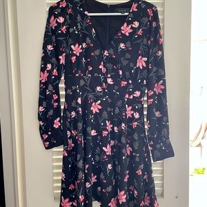 NWOT Adelyn Rae floral dress. Size small